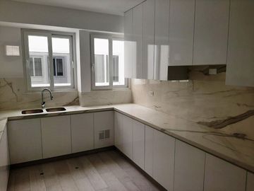 Dpto, duplex, estreno, 395 m2, zona Golf, S. Isidro, 3 dorms, 4 baños, 3 estac + dep.
