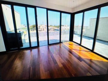 Dpto, duplex, estreno, 395 m2, zona Golf, S. Isidro, 3 dorms, 4 baños, 3 estac + dep.
