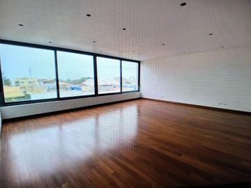 Dpto, duplex, estreno, 395 m2, zona Golf, S. Isidro, 3 dorms, 4 baños, 3 estac + dep.