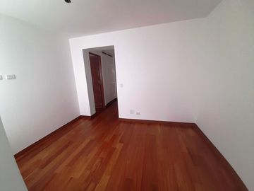 Dpto, duplex, estreno, 395 m2, zona Golf, S. Isidro, 3 dorms, 4 baños, 3 estac + dep.