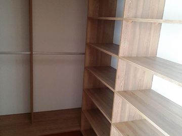 Dpto, duplex, estreno, 395 m2, zona Golf, S. Isidro, 3 dorms, 4 baños, 3 estac + dep.