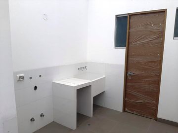 Dpto, duplex, estreno, 395 m2, zona Golf, S. Isidro, 3 dorms, 4 baños, 3 estac + dep.
