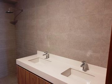 Dpto, duplex, estreno, 395 m2, zona Golf, S. Isidro, 3 dorms, 4 baños, 3 estac + dep.