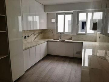 Dpto, duplex, estreno, 395 m2, zona Golf, S. Isidro, 3 dorms, 4 baños, 3 estac + dep.