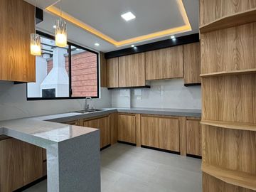 Casa en venta en la Daniel Alvarez aplica a crédito VIP