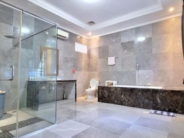 Luxury 2-storey house in Bukit Indah Sukajadi Batam Center for sale