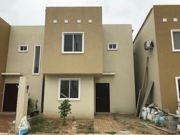 Casa de venta en la Urbanización Bosquetto 1, Chongón, Vía a la Costa.