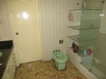 FRENTE A PARQUE (PARAM. 4 PISOS): AT 362 M2, AC 469 M2 5 HABIT, 4.5 $ 720,000