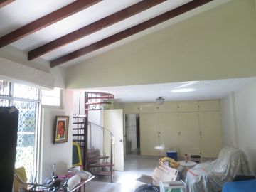 FRENTE A PARQUE (PARAM. 4 PISOS): AT 362 M2, AC 469 M2 5 HABIT, 4.5 $ 720,000