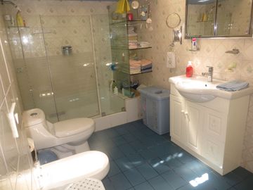 FRENTE A PARQUE (PARAM. 4 PISOS): AT 362 M2, AC 469 M2 5 HABIT, 4.5 $ 720,000