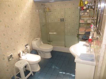 FRENTE A PARQUE (PARAM. 4 PISOS): AT 362 M2, AC 469 M2 5 HABIT, 4.5 $ 720,000