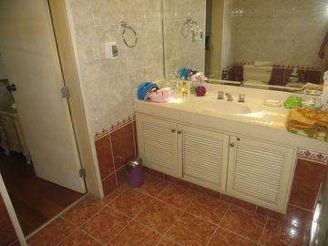 FRENTE A PARQUE (PARAM. 4 PISOS): AT 362 M2, AC 469 M2 5 HABIT, 4.5 $ 720,000