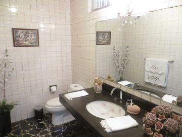 FRENTE A PARQUE (PARAM. 4 PISOS): AT 362 M2, AC 469 M2 5 HABIT, 4.5 $ 720,000