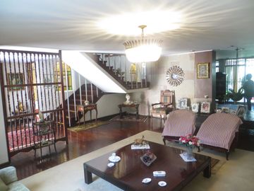 FRENTE A PARQUE (PARAM. 4 PISOS): AT 362 M2, AC 469 M2 5 HABIT, 4.5 $ 720,000