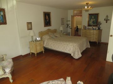 FRENTE A PARQUE (PARAM. 4 PISOS): AT 362 M2, AC 469 M2 5 HABIT, 4.5 $ 720,000