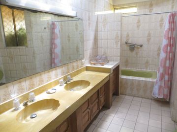 FRENTE A PARQUE (PARAM. 4 PISOS): AT 362 M2, AC 469 M2 5 HABIT, 4.5 $ 720,000