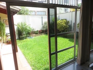 FRENTE A PARQUE (PARAM. 4 PISOS): AT 362 M2, AC 469 M2 5 HABIT, 4.5 $ 720,000
