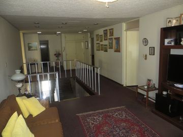 FRENTE A PARQUE (PARAM. 4 PISOS): AT 362 M2, AC 469 M2 5 HABIT, 4.5 $ 720,000