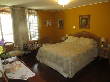 FRENTE A PARQUE (PARAM. 4 PISOS): AT 362 M2, AC 469 M2 5 HABIT, 4.5 $ 720,000