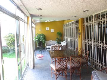 FRENTE A PARQUE (PARAM. 4 PISOS): AT 362 M2, AC 469 M2 5 HABIT, 4.5 $ 720,000