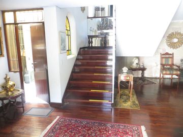 FRENTE A PARQUE (PARAM. 4 PISOS): AT 362 M2, AC 469 M2 5 HABIT, 4.5 $ 720,000