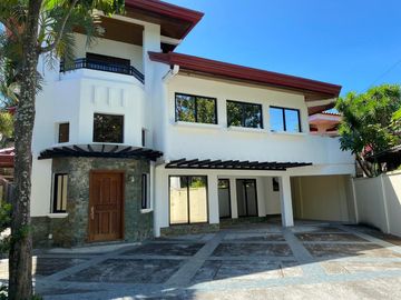 Good Deal, H & L FOR SALE, 5BR W/ SWIMMING POOL UP TO 5 CAR PARKING, INSIDE AYALA ALABANG VILLAGE