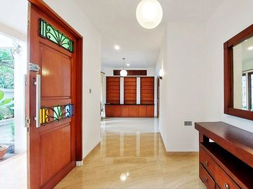 Rumah Dalam Komplek Elite Siap Huni Di Area Sekitar Patra Jakarta Selatan