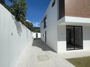 Venta Casa Estrenar - Lumbisi - Independiente - Home Realtors By Monica Miranda