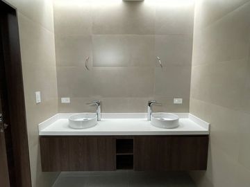 Venta Casa Estrenar - Lumbisi - Independiente - Home Realtors By Monica Miranda