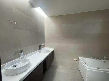 Venta Casa Estrenar - Lumbisi - Independiente - Home Realtors By Monica Miranda