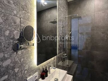 Chic Berawa Haven, Modern 2 Bedroom Townhouse with Investment Potential