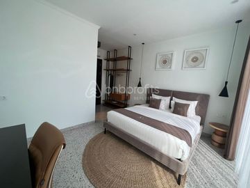 Chic Berawa Haven, Modern 2 Bedroom Townhouse with Investment Potential