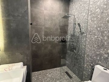 Chic Berawa Haven, Modern 2 Bedroom Townhouse with Investment Potential