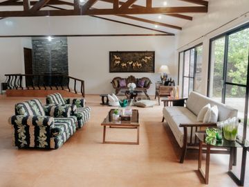4 Bedroom Classic Contemporary Design House