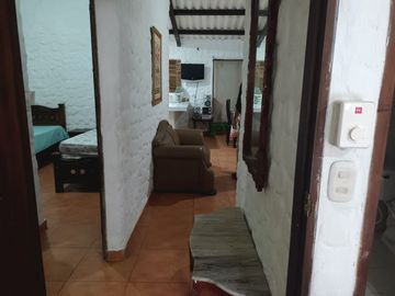 HERMOSA CASA/LOTE EN BARRIO CAMPESTRE EN MINCA.