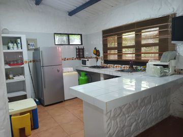 HERMOSA CASA/LOTE EN BARRIO CAMPESTRE EN MINCA.