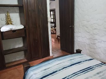 HERMOSA CASA/LOTE EN BARRIO CAMPESTRE EN MINCA.