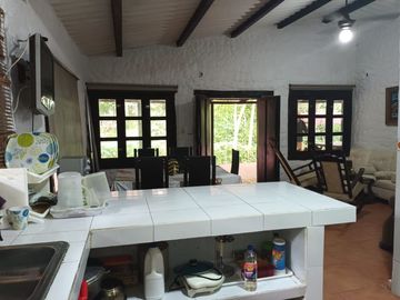 HERMOSA CASA/LOTE EN BARRIO CAMPESTRE EN MINCA.