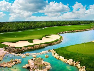 Condo con vista al campo de golf y lago, en Yucatan Country Club, venta Mérida.