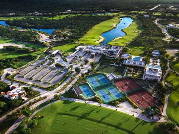 Condo con vista al campo de golf y lago, en Yucatan Country Club, venta Mérida.