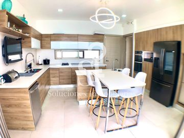 Casa de lujo con piscina en venta en urbanización sector sur, Manta Ecuador