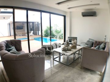Casa de lujo con piscina en venta en urbanización sector sur, Manta Ecuador