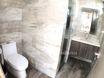 Casa de lujo con piscina en venta en urbanización sector sur, Manta Ecuador