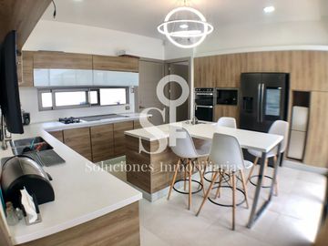 Casa de lujo con piscina en venta en urbanización sector sur, Manta Ecuador