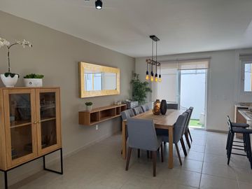 CASA EN VENTA EN FRACCIONAMIENTO CON ALBERCA EN LEÓN GTO ZONA NORTE