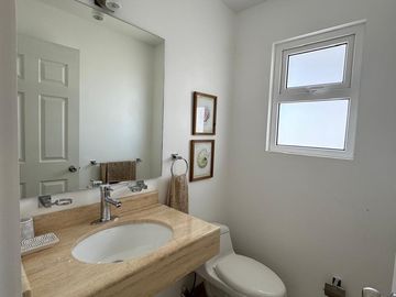 CASA EN VENTA EN FRACCIONAMIENTO CON ALBERCA EN LEÓN GTO ZONA NORTE