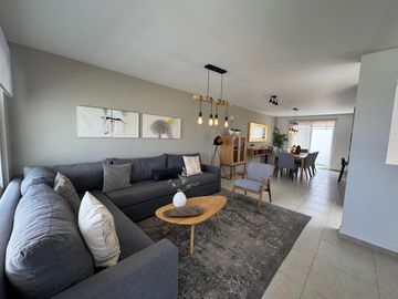 CASA EN VENTA EN FRACCIONAMIENTO CON ALBERCA EN LEÓN GTO ZONA NORTE
