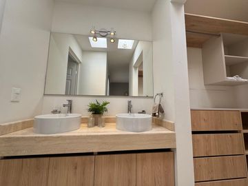 CASA EN VENTA EN FRACCIONAMIENTO CON ALBERCA EN LEÓN GTO ZONA NORTE