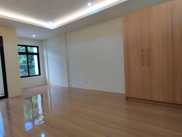 3 Storey Townhouse FOR SALE in Visayas Avenue Quezon City with 4 Bedroom and 2 Car garage (PH2874)