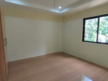 3 Storey Townhouse FOR SALE in Visayas Avenue Quezon City with 4 Bedroom and 2 Car garage (PH2874)